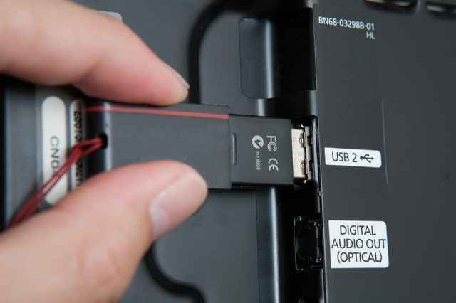 Insert the USB drive to HDMI port of your Smart TV